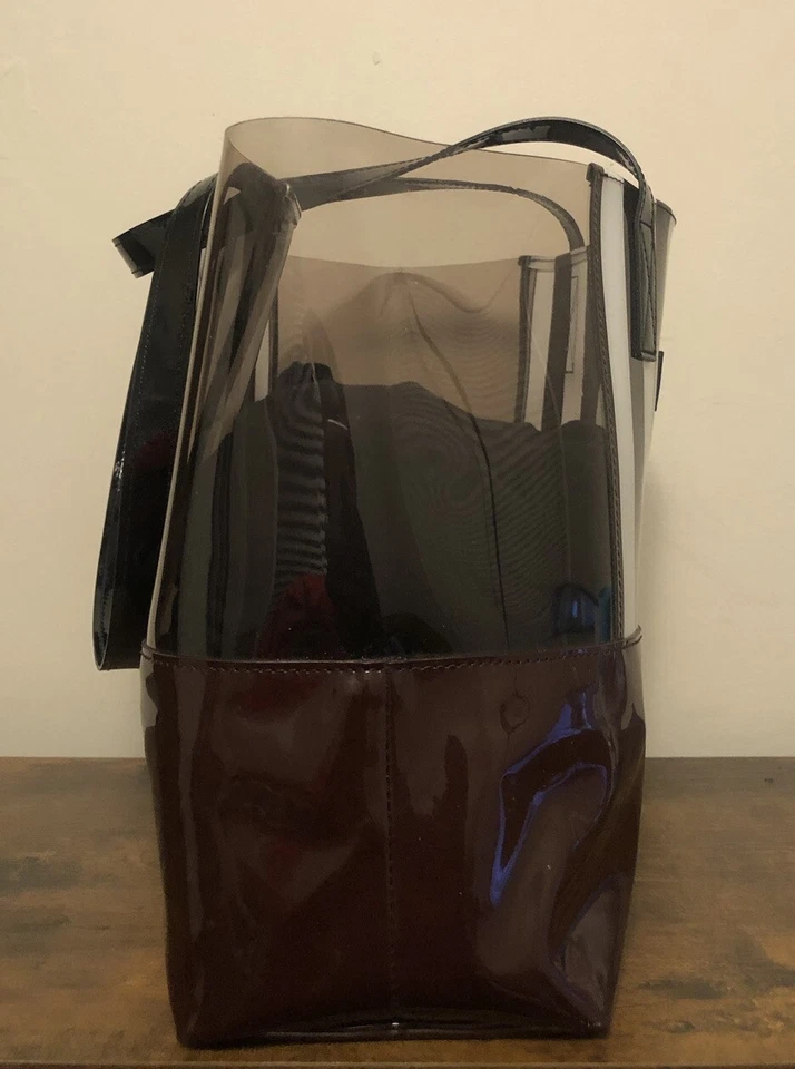 Bolso de Mano Henry Bendel Tamaño Mediano Icónico a Rayas PVC para Pasar la Noche Foto 3 de 4