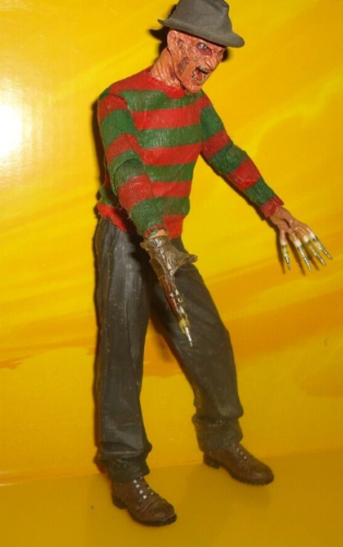 Figura de acción NECA 2011 Freddy Krueger 7" Pesadilla en Elm Street película (2) - Imagen 4 de 4