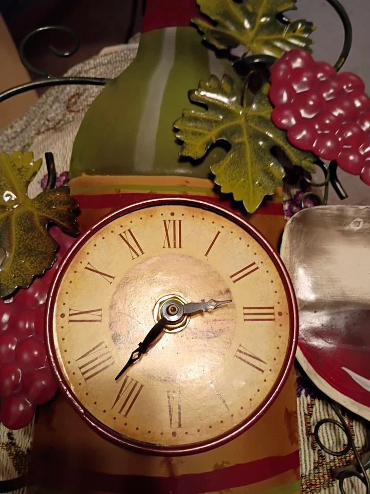 Reloj de Pared Botella de Vino con Diseño de Uvas y Vaso Foto 3 de 3