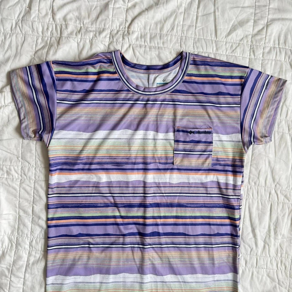 Vestido de manga corta a rayas moradas Columbia Sportswear Company Gorpcore Foto 2 de 4