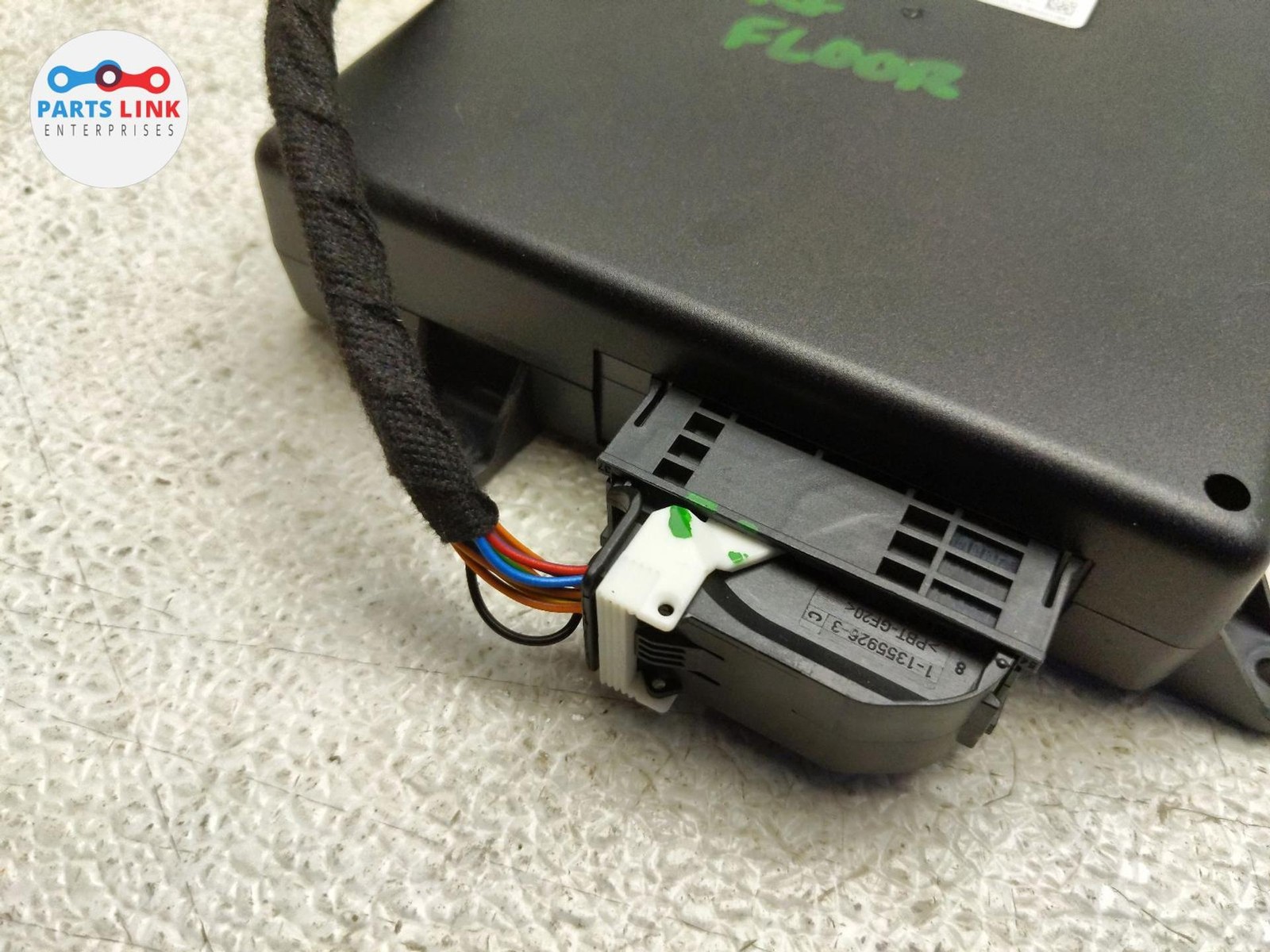 2016-20 BENTLEY BENTAYGA CARGATE REMOTE ECU CONTROL MODULE PLUG ASSY 36A035008