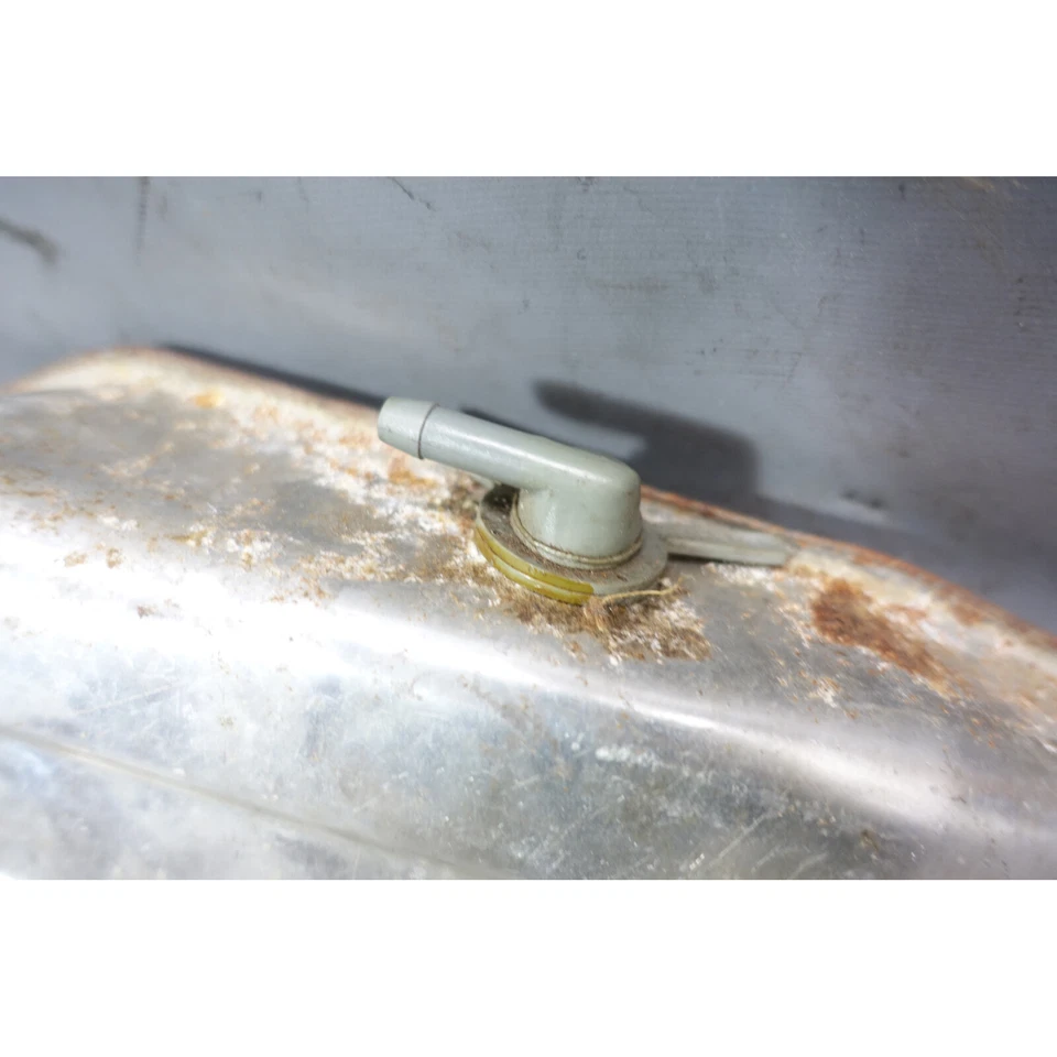 1978-1987 BMW E23 7-Series 733i 735i Factory Gas Fuel Expansion Tank OEM - Imagem 4 de 4