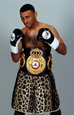 Naseem Hamed Poses For A Potrait BOXER BOXING OLD PHOTO 9