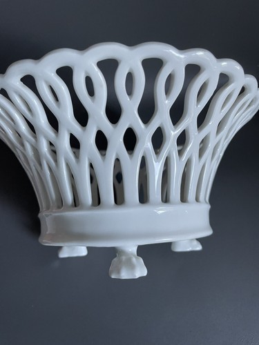 ANTIQUE RETICULED PORCELAIN French PARIS TABLE CENTERPIECE19th CENTURY Lion Feet - Picture 11 of 12