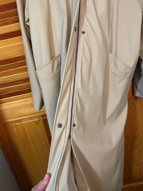 Abrigo de lluvia Pamela McCoy largo completo forrado y con capucha nuevo con etiquetas, ¡EXCELENTE ESTADO! Foto 3 de 4