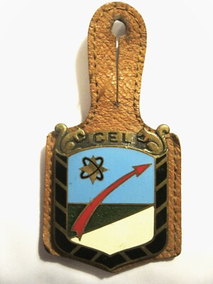 OLD ENAMEL BADGE + LEATHER ARTILLERY LE C.E.LANDES (golden star variant)