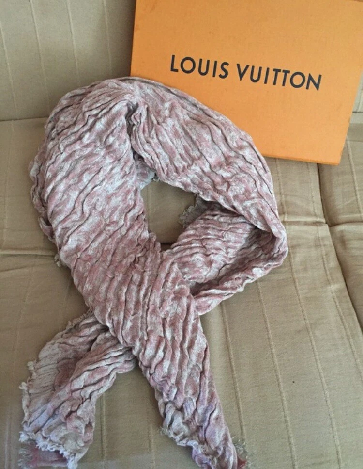 Foulard Chale Louis Vuitton Scarf Rose Nude Froissée