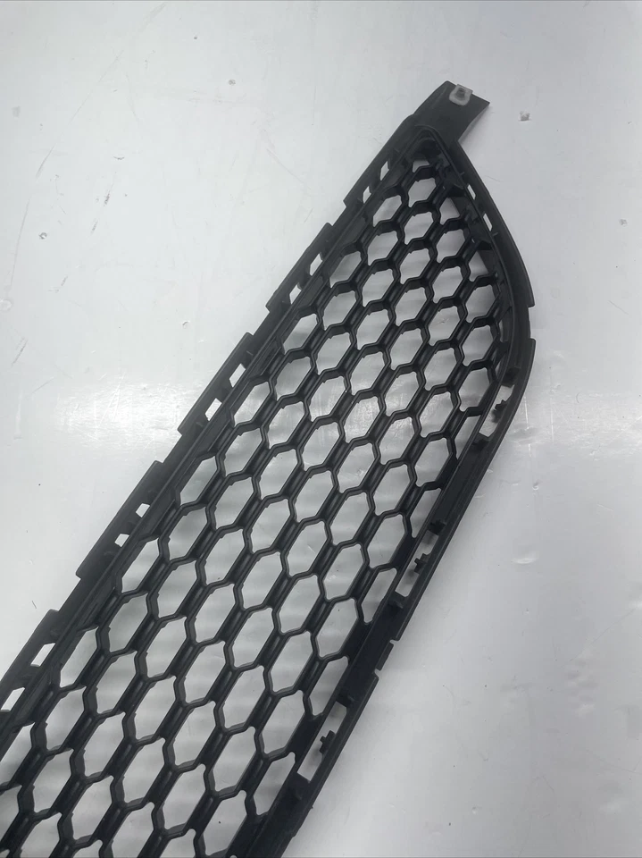 Dodge Dart 2013-2016 radiador delantero rejilla obturador inferior OEM 68140950 OEM Foto 3 de 4