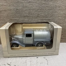 1932 FORD AMROC TANKER SPECCAST DIE CAST COLLECTOR REPLICA 1:25 SCALE 2004 NEW