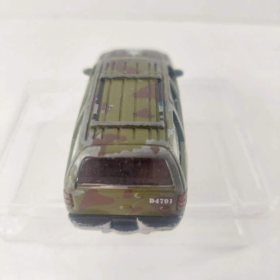 Литое под давлением коллекционное золотое колесо Ford Expedition для военной полиции масштаба 1:64 ✅️ - Изображение 4 из 4