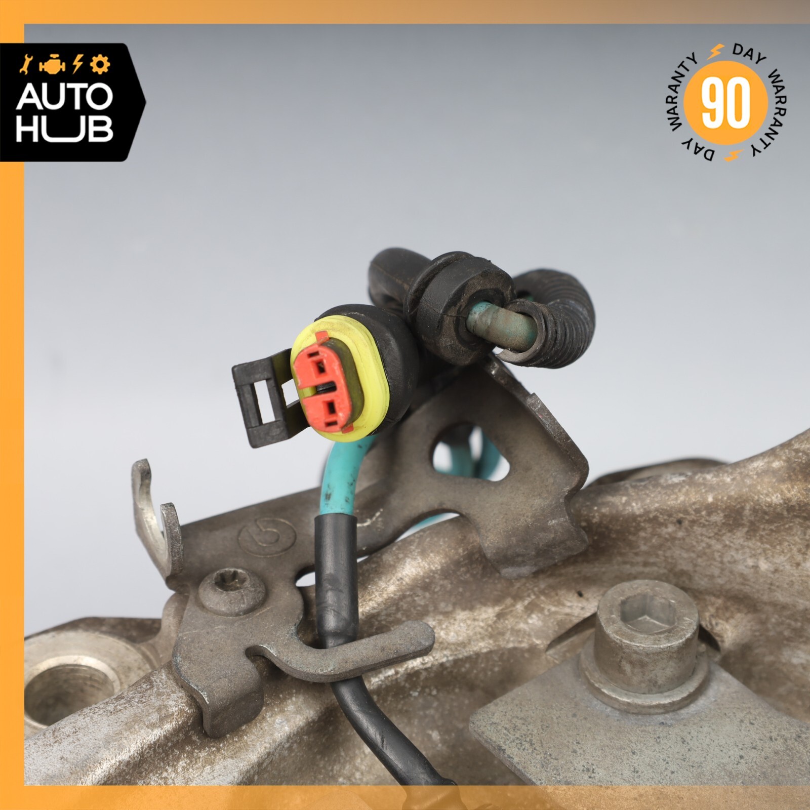 03-10 Maserati Quattroporte M139 Front Left Side Spindle Knuckle Hub OEM