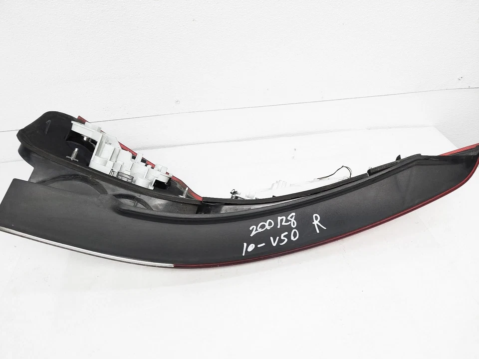 Luz trasera freno derecho pasajero Volvo V50 2008-2011 30744542 Foto 4 de 4