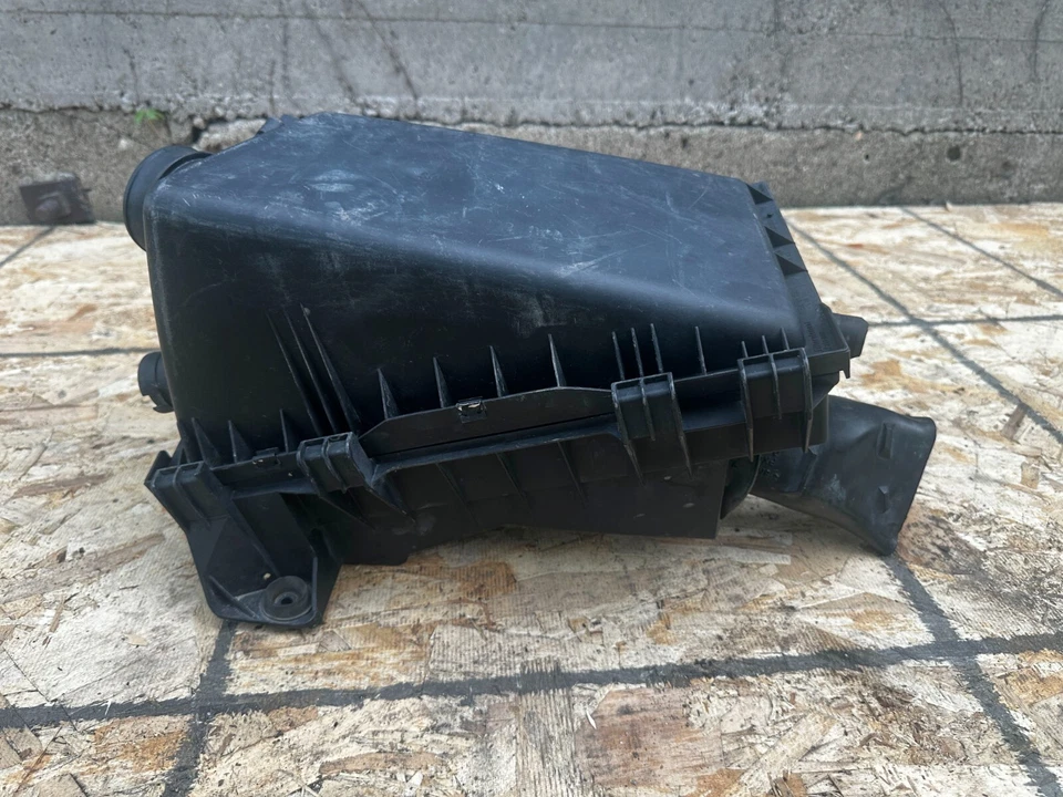 P407150 2000-2006 Audi TT Caja Purificador Aire - SIN FILTRO 1.8L 8L0133837B 1J0129620 Foto 2 de 4