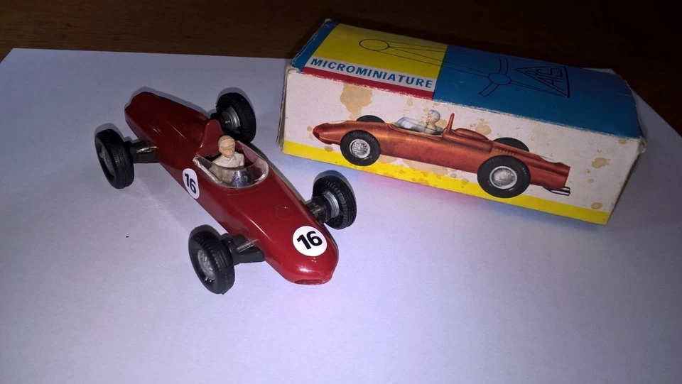 POLITOYS N.57 FERRARI 156 F1 1/41 plastica col.Rosso con scat.originale. - Immagine 2 di 4