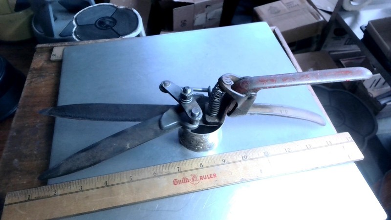 Grass Clipper Pat 2881534 cast iron spring red handle antique vintage old tool