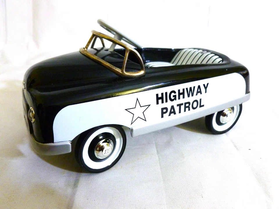 De colección Crown Premiums 1948 BMC Highway Patrol 1:6 Diecast Police Pedal Car Bank Foto 2 de 4