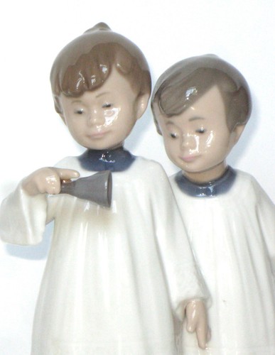 Vintage 1988 Lladro NAO Choir Boys w. Bell Porcelain Figurine, 7” H, Spain - Picture 2 of 5