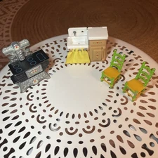 VINTAGE MATTEL THE LITTLES 1980 DOLL HOUSE Metal KITCHEN SINK/STOVE 2 CHAIRS