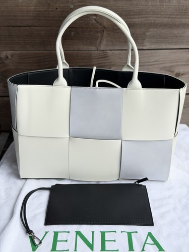 Bottega Veneta Medium Arco Intreccio Leather Tote Bag White/gray