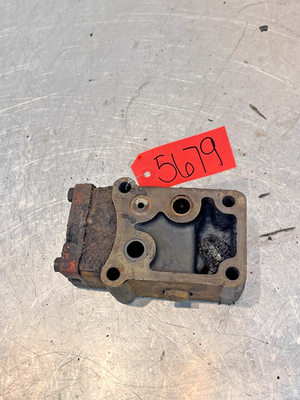 #ad 1959 Farmall IH 460 Gas Tractor Hydraulic Block $65.00