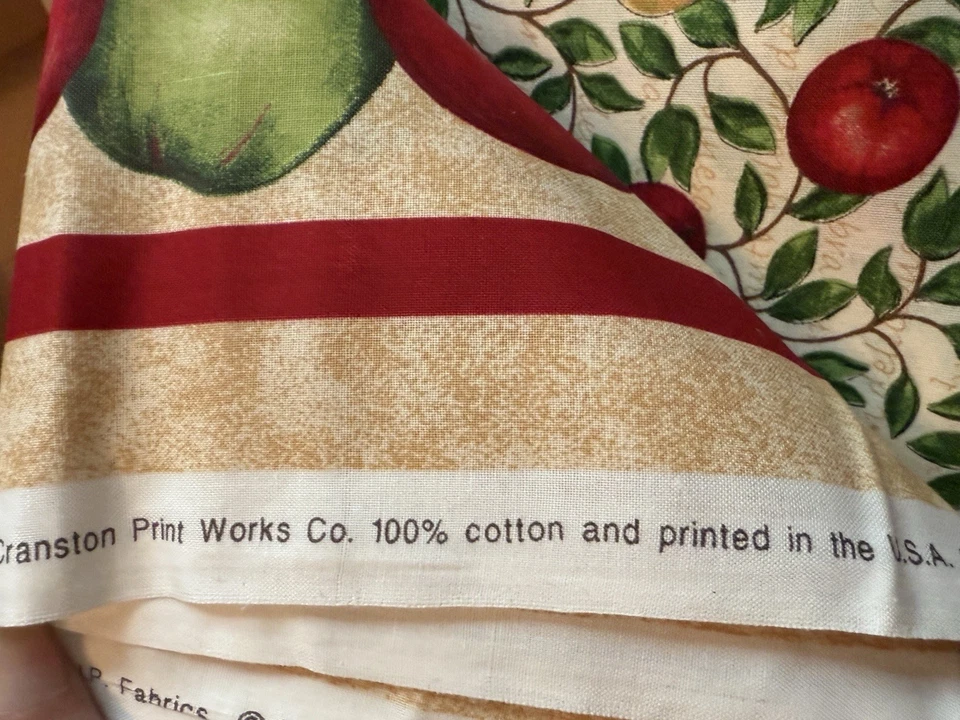 2 Pcs Cranston Fabric 100% Cotton Apples Print Double Border  68”x 44" & 30”x44” - Image 4 of 4