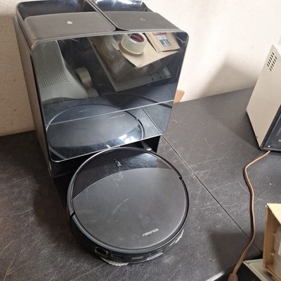 Roborock Saros 10R Robotic Vacuum, 22,000 Pa, Dock, Pet & Carpet Cleaning - Used