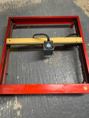 XTOOL D1 PRO 20W LASERGRAVIERER C/W AIR ASSIST & GEHÄUSE VOLL FUNKTIONSFÄHIG