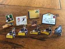 Lot de 11 pin's LA POSTE .  Collection