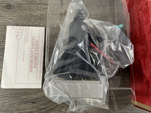 1997 Hallmark Keepsake Ornament Star Wars Darth Vader Magic Light and Voice Xmas - Picture 5 of 6