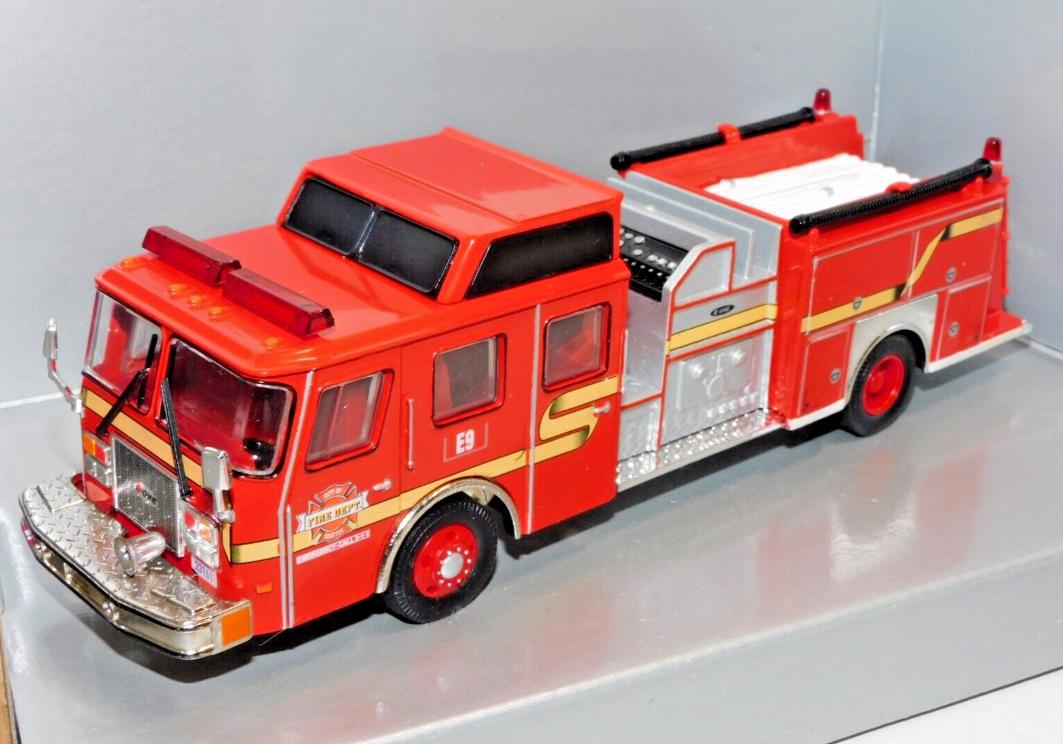 CORGI E-ONE TOP MOUNT FIRE ENGINE SEATTLE FIRE DEPT 1/50 54802