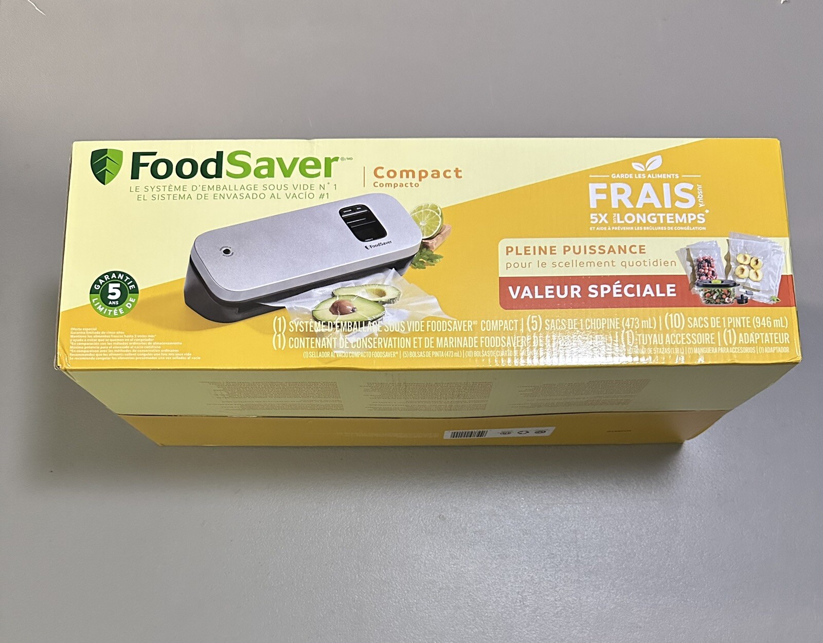 FoodSaver Vacuum Sealer Special Value Pack, Compact Machine with Bags