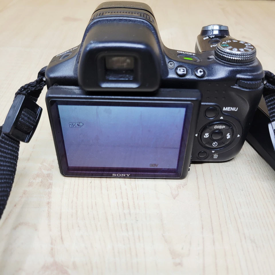 Cámara digital Sony Cyber-shot DSC-HX1 zoom 9,1 MP 20x FUNCIONA PUERTA FALTANTE COMO ESTÁ Foto 4 de 4