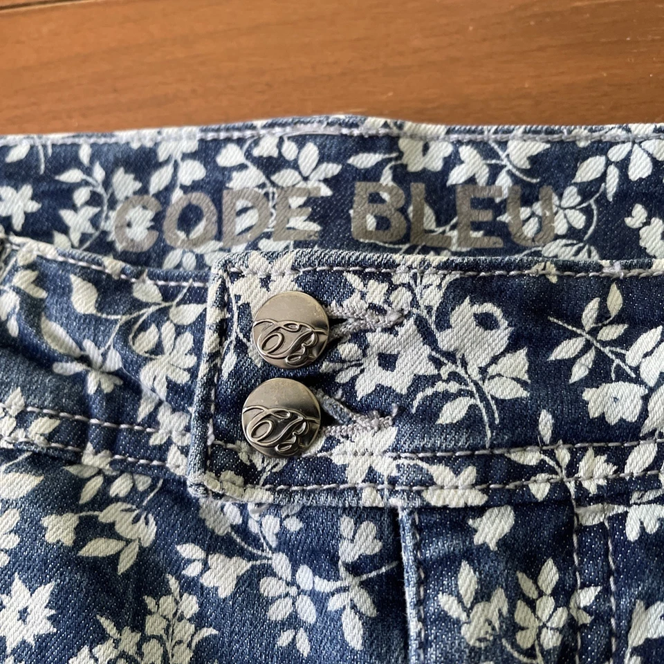 Pantalones cortos de jean florales Code Bleu Bermuda para mujer talla 10 Foto 2 de 4