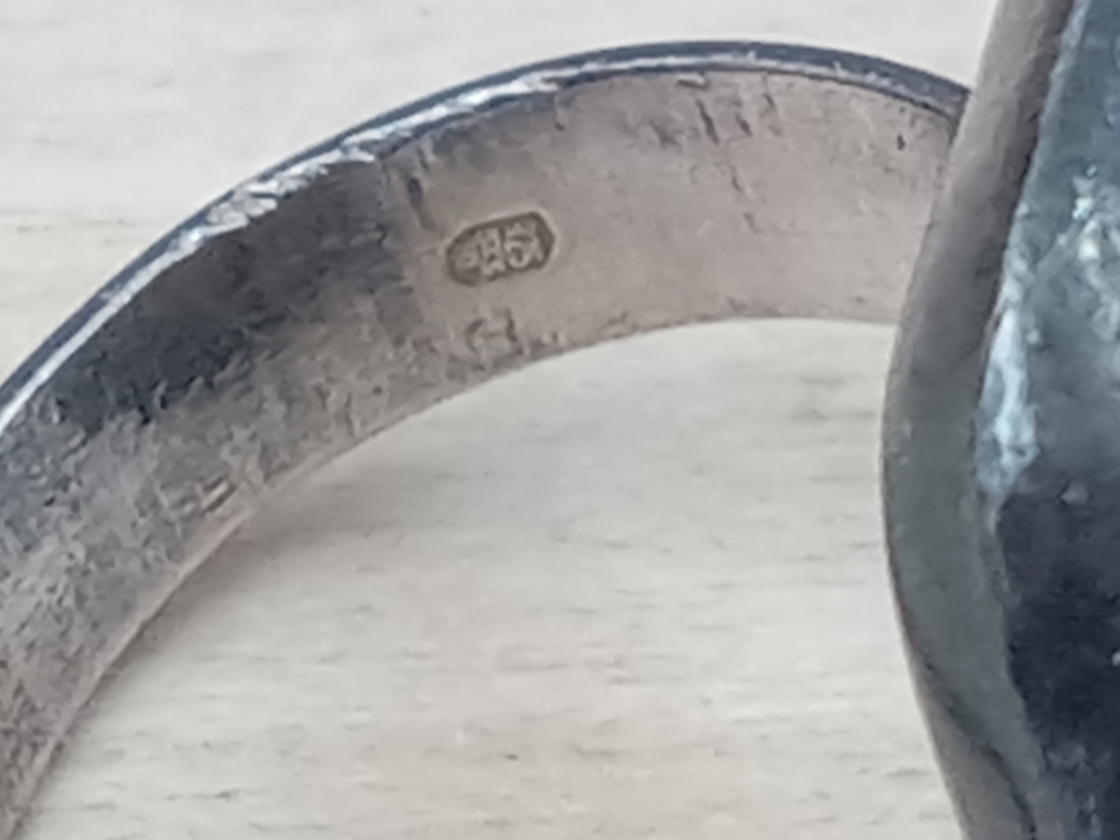 Sterling Silver Ring w. Rectangular Cabochon Tige… - image 9