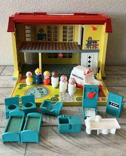 Vintage 1976 Fisher Price Little People Play Family Children’s Hospital #931