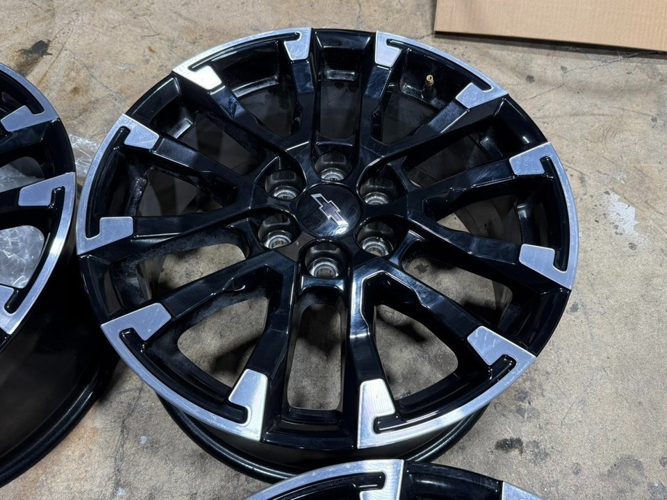 4x OEM 2024 Chevrolet Traverse Z71 Wheels Rims 18