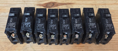 LOT OF 8 20 AMP SIEMENS CIRCUIT BREAKER MODEL BI20