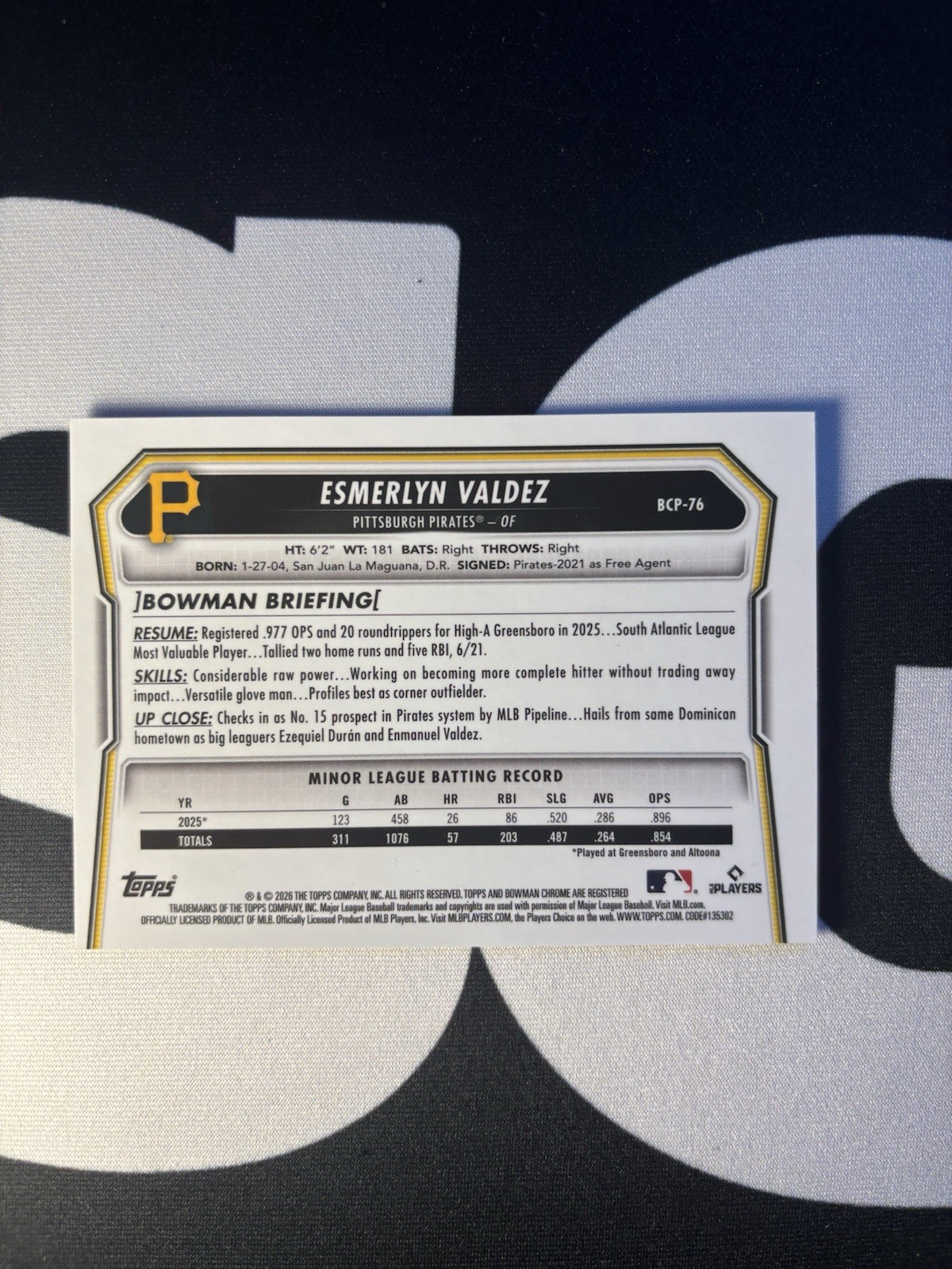 2026 Bowman Chrome Prospect Esmerlyn Valdez #BCP-76 Red Reptilian Refractor 4/5 view 2