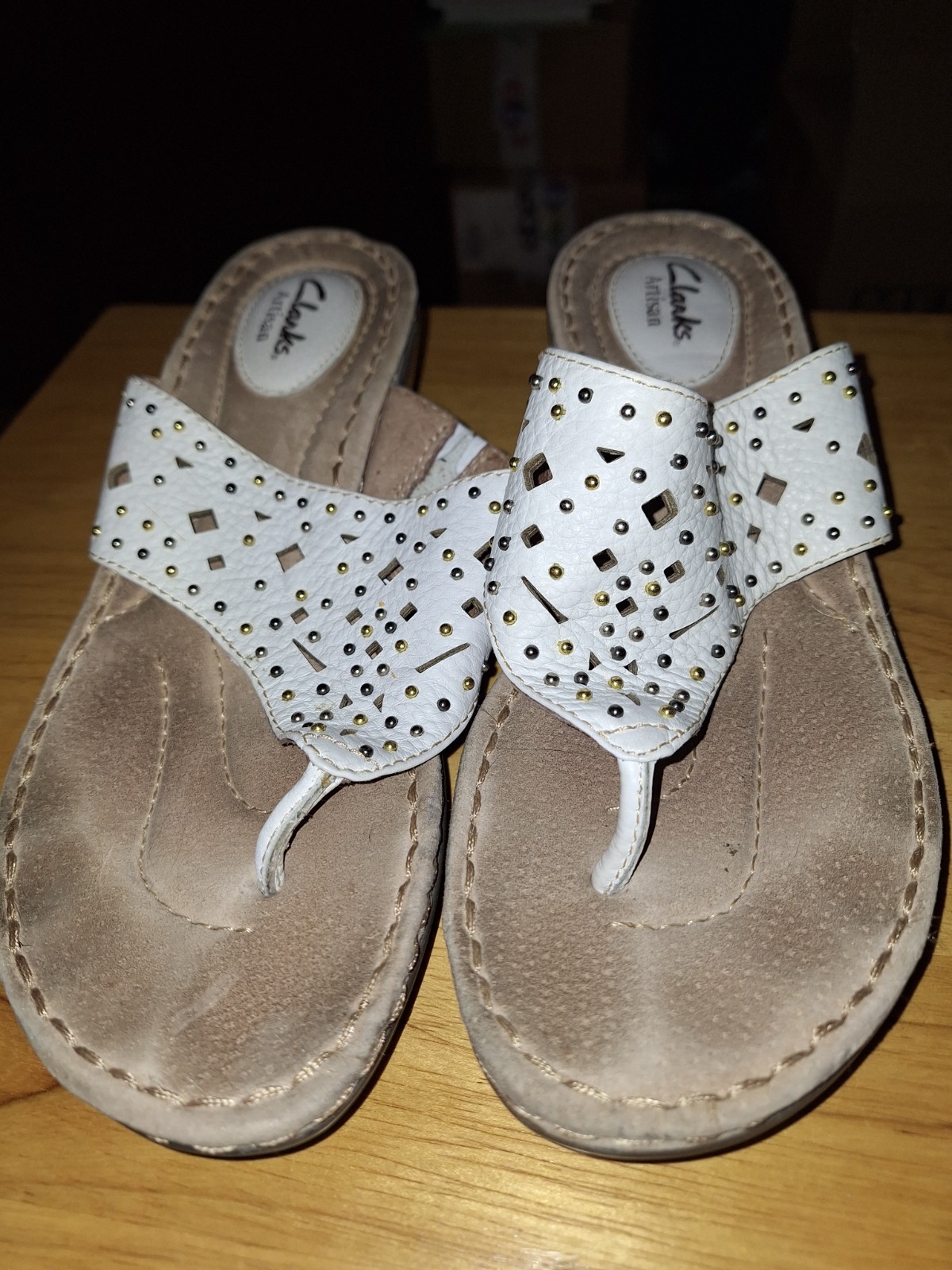 Clarks Women's Artisan White Thong Wedge Leather Sandals Studded Boho Size 9