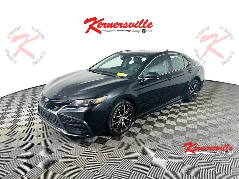 2024 Toyota Camry SE Foto 3 de 4