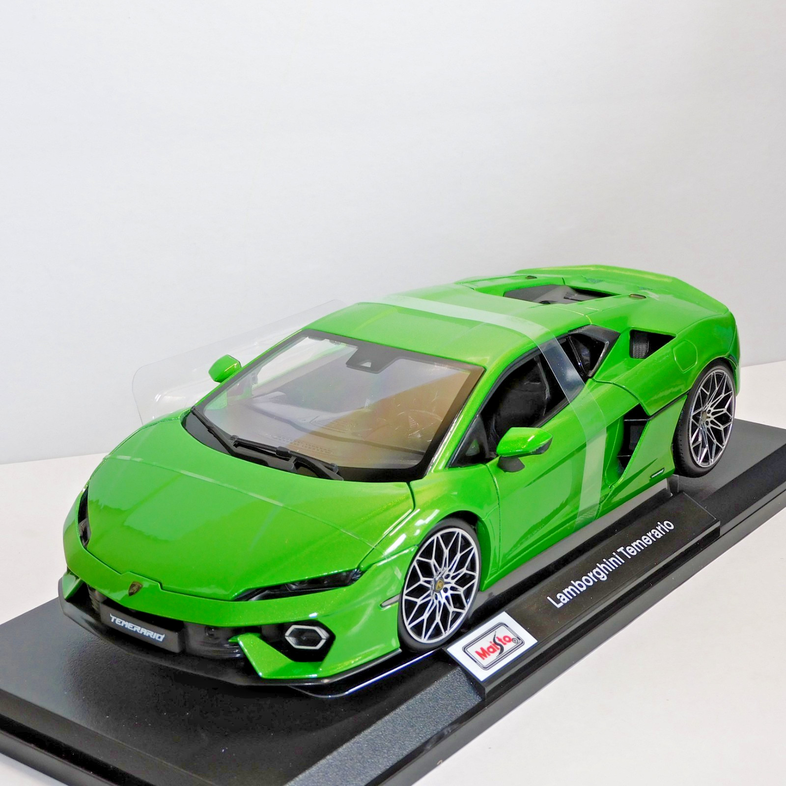 MAISTO LAMBORGHINI TEMERARIO GREEN 1/18 SCALE