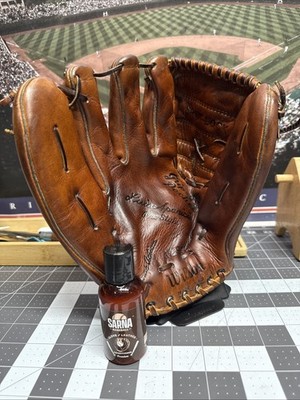50 s Era Wilson A2916 Luis Aparicio Autograph Pro Style Glove LHT 11 