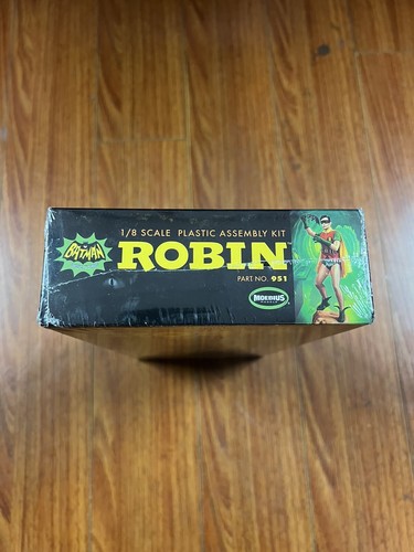 Moebius Models Super Hero Model Batman Classic TV Series - Robin SW - Picture 5 of 6