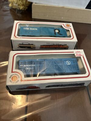Two Bachmann Ho Scale 76036 Train Box Cars '' The Rock'' Blue And  #70000