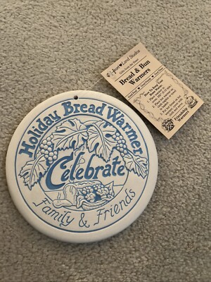 Heart Land Friendship Holiday Bread Warmer Celebrate Family & Friends Lyn Ulick