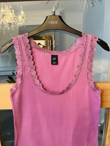 GAP Women 100% Cotton Lilac Lacy Scoop Neck Sleeveless Top. - Picture 2 of 9