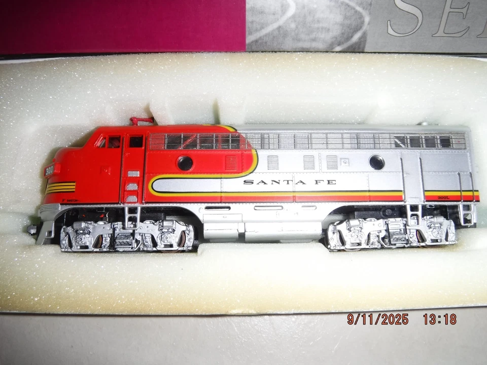 MRC PLATINUM HO EMD F7A SANTA FE EMD LOCOMOTIVE #300 - NOS - NEW w/BOX! - Image 2 of 4