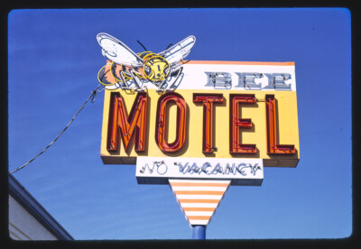 8'' x 10'' Photo Bee Motel Sign, Route 2, Havre