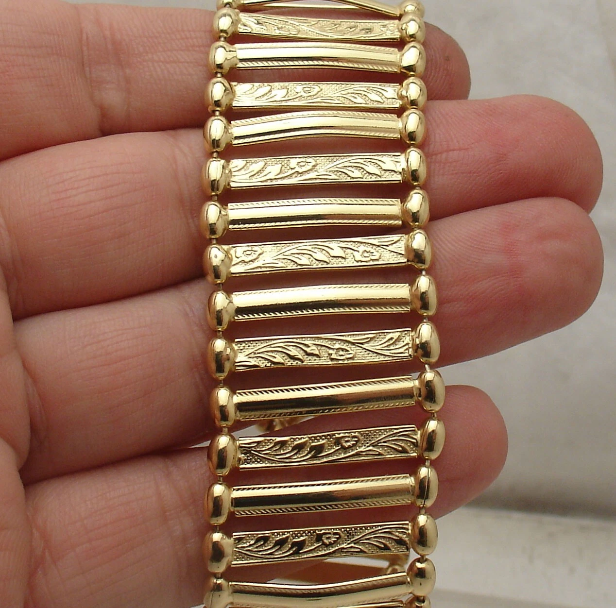 8" Bellezza Wide Cleopatra Link Bracelet Spring Ring Lock Solid Yellow Bronze - product detail image 3
