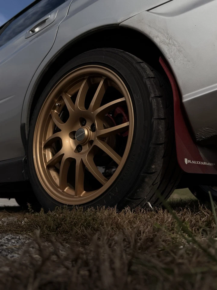 Красные грязевые щитки Rally Armor с белым логотипом для седана Subaru Impreza WRX STI 02–07 годов выпуска - Изображение 2 из 4